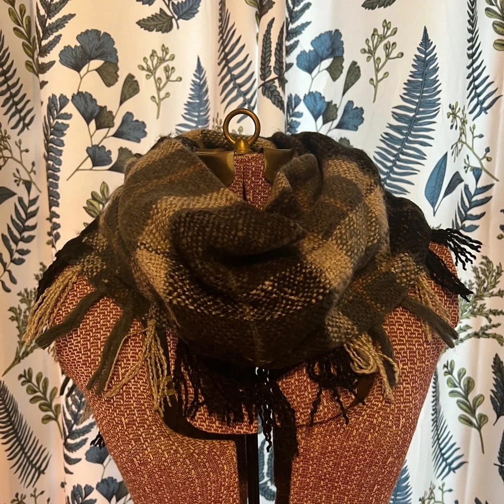 🎁 Loft Scarf - Picture 1 of 5